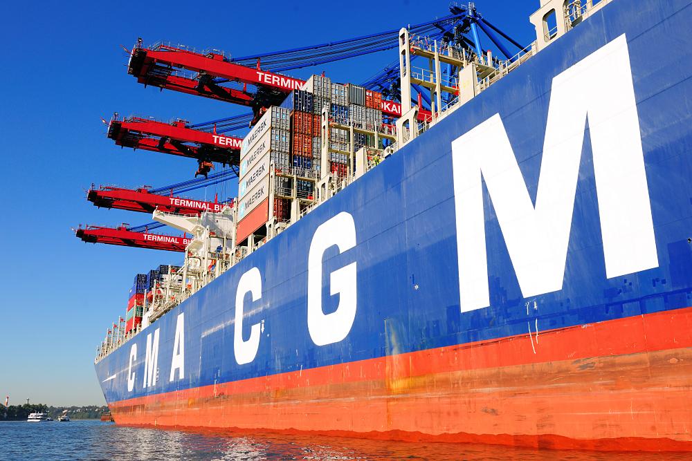 1100_1110 Bordwand mit Schriftzug der Reederei CMA CGM - Hamburger Hafen, Burchardkai. | Container Terminal Burchardkai CTB